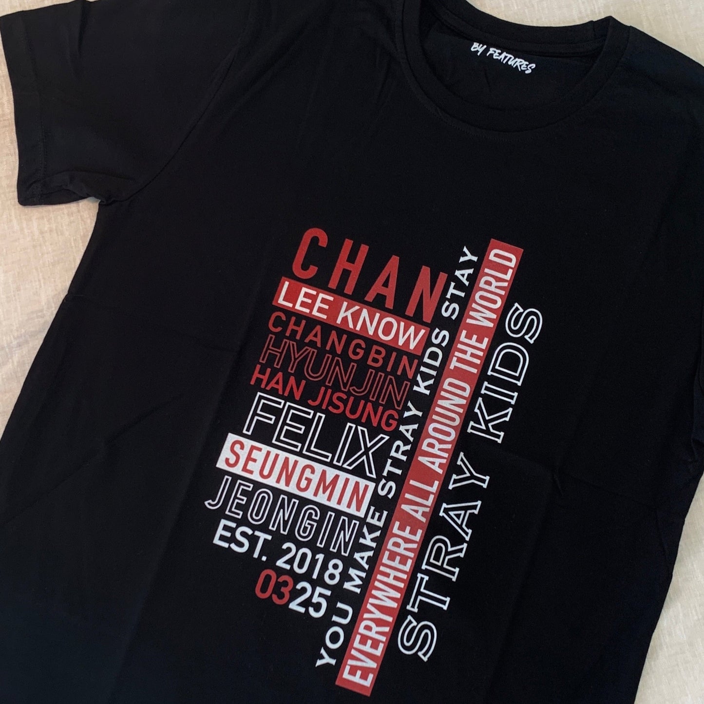 Unisex-T-Shirt mit SKZ-Typografie-Design